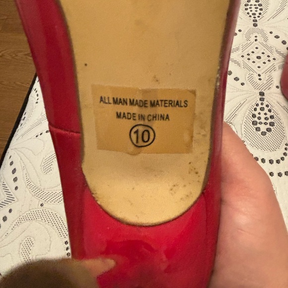 Sexy red pumps. Size 10. Mandees - Picture 3 of 3